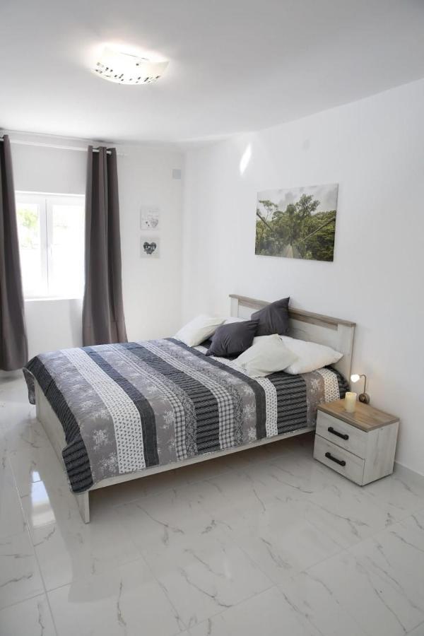 House Vidamo - Vacation Home With Swimming Pool Mala Cista Buitenkant foto
